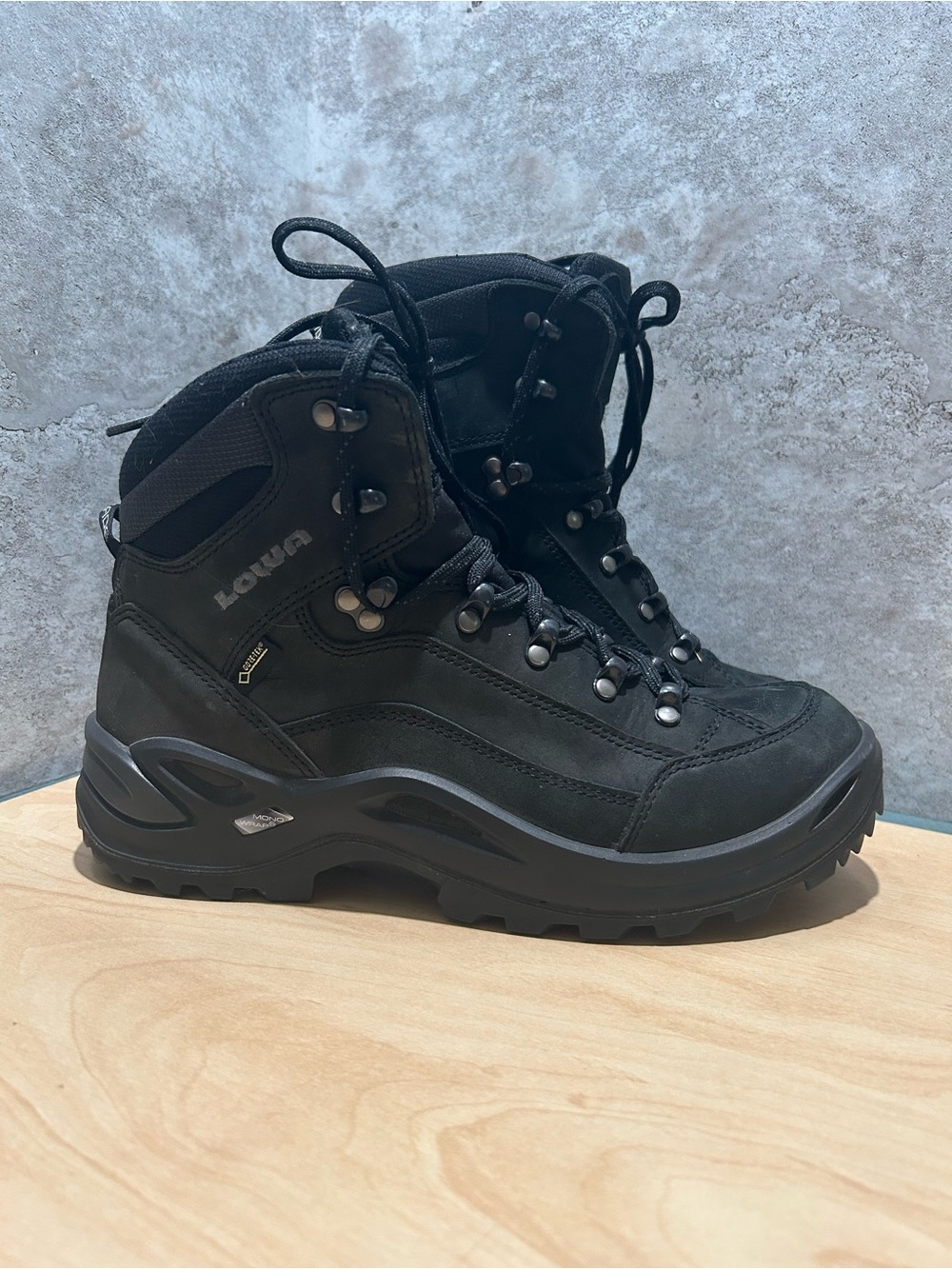 Lowa Renegade GTX Mid hiking boots women’s size 9